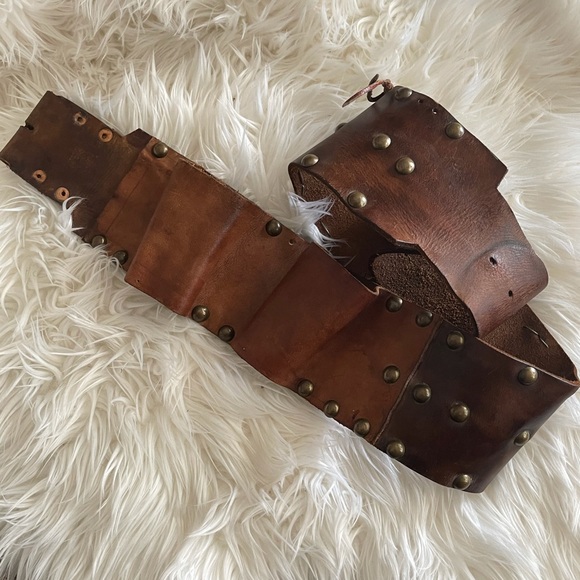 ❌SOLD❌ Vintage Handmade Studded Tool Kidney Belt Leather - Picture 7 of 13